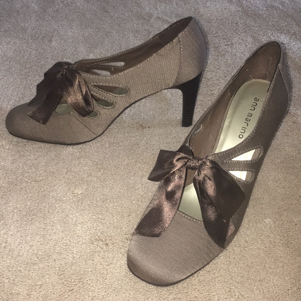 Ribbon bow heels